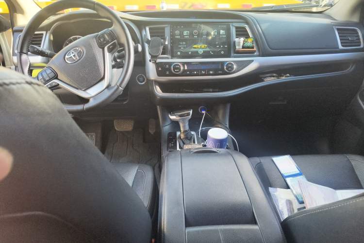 Used Toyota Highlander 2015 2.0T Four-Wheel Drive Luxury Edition 7-Seater Center Console