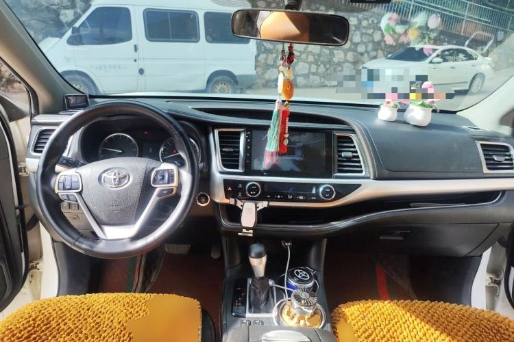 Used Toyota Highlander 2015 2.0T Four-Wheel Drive Luxury Edition 7-Seater Center Console