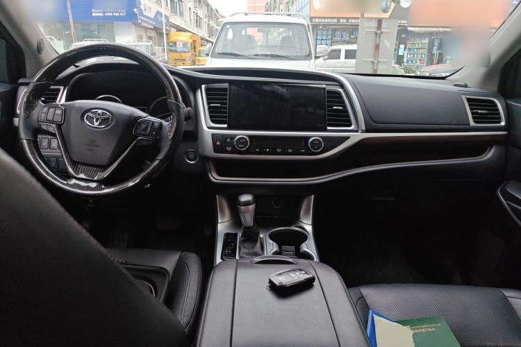 Used Toyota Highlander 2015 2.0T Four-Wheel Drive Ultimate Edition 7-Seater Center Console