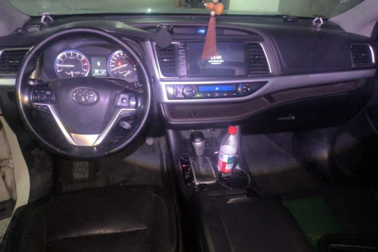 Used Toyota Highlander 2015 2.0T Four-Wheel Drive Luxury Edition 7-Seater Center Console