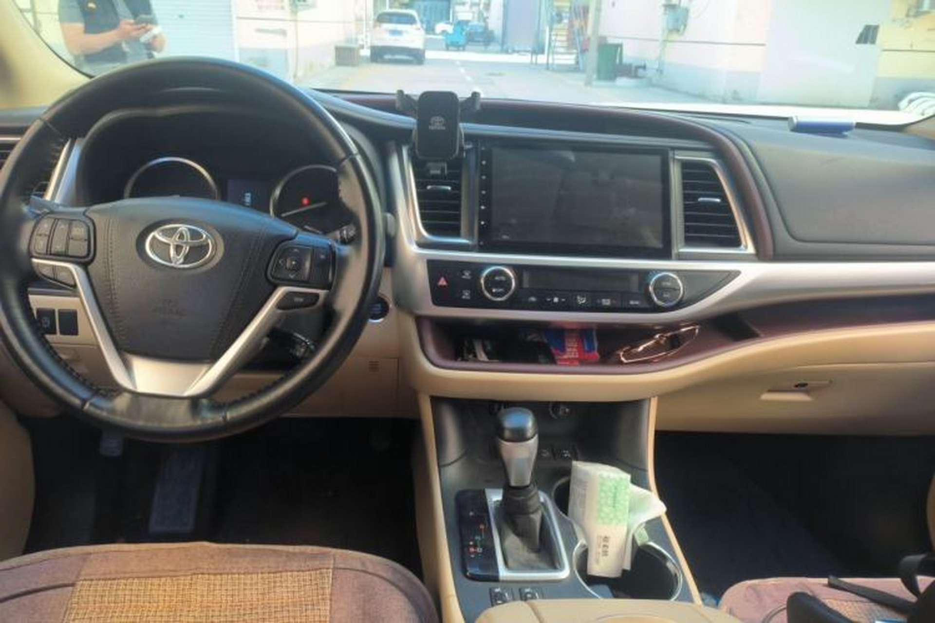Used Toyota Highlander 2015 2.0T Four-Wheel Drive Luxury Edition 7-Seater Center Console