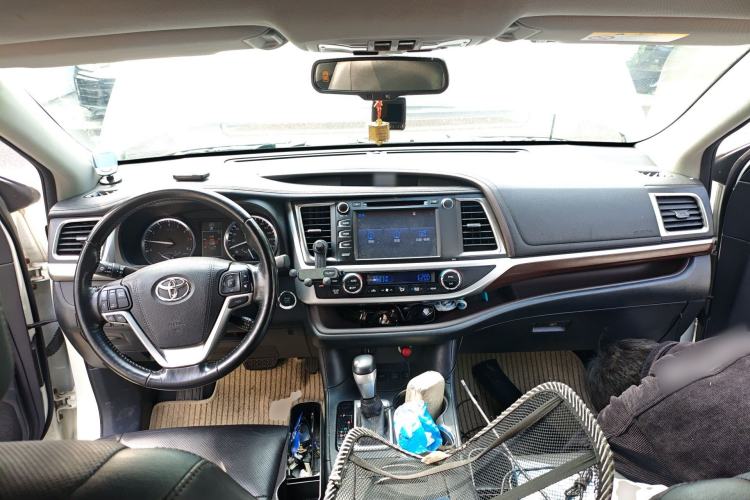 Used Toyota Highlander 2015 2.0T Four-Wheel Drive Ultimate Edition 7-Seater Center Console