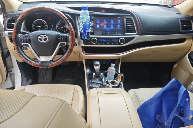 Used Toyota Highlander 2015 2.0T Four-Wheel Drive Luxury Edition 7-Seater Center Console
