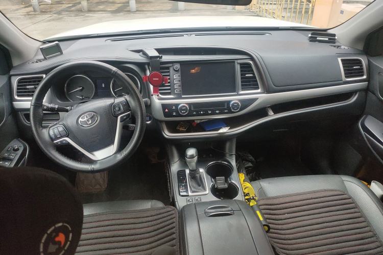 Used Toyota Highlander 2015 2.0T Four-Wheel Drive Luxury Edition 7-Seater Center Console