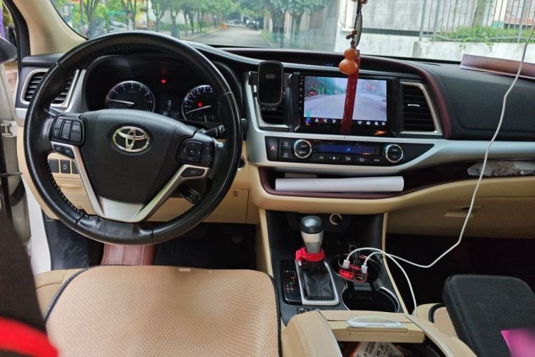 Used Toyota Highlander 2015 2.0T Four-Wheel Drive Luxury Edition 7-Seater Center Console