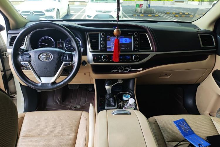 Used Toyota Highlander 2015 2.0T Four-Wheel Drive Ultimate Edition 7-Seater Center Console