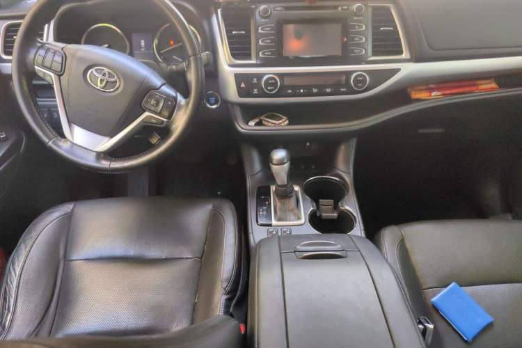 Used Toyota Highlander 2015 2.0T Four-Wheel Drive Luxury Edition 7-Seater Center Console