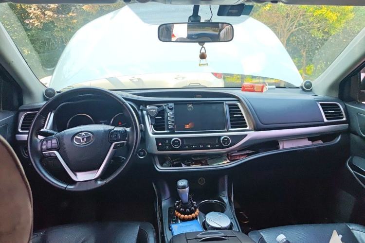 Used Toyota Highlander 2015 2.0T Four-Wheel Drive Luxury Navigation Version with 7 Seats Center Console