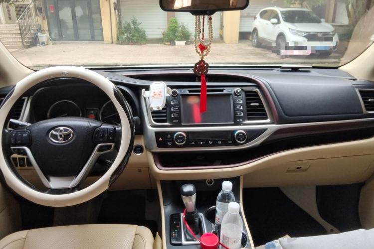 Used Toyota Highlander 2015 2.0T Four-Wheel Drive Ultimate Edition 7-Seater Center Console