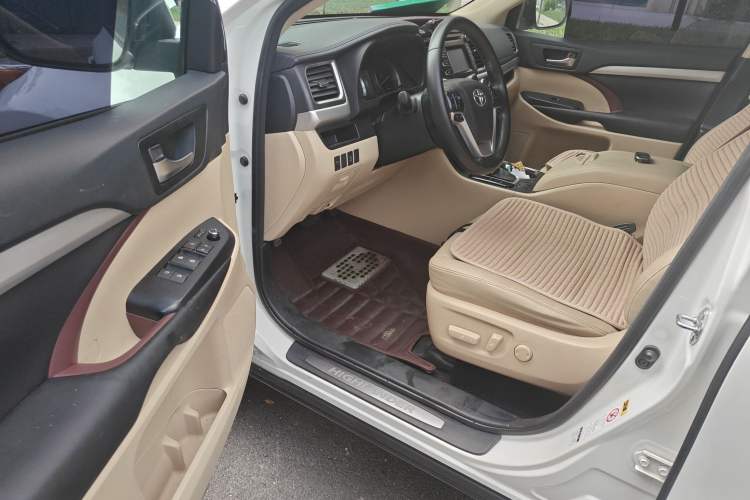 Used Toyota Highlander 2015 2.0T Four-Wheel Drive Luxury Edition 7-Seater Driver Seat