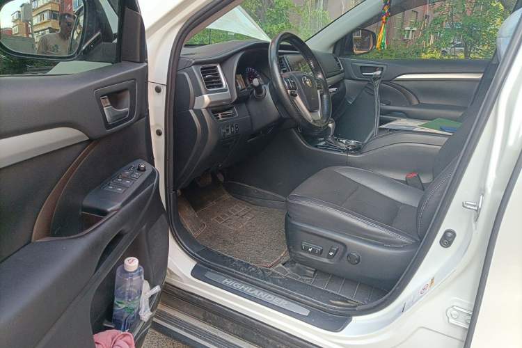 Used Toyota Highlander 2015 2.0T Four-Wheel Drive Luxury Edition 7-Seater Driver Seat