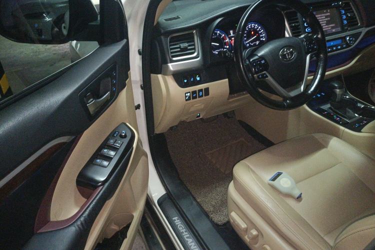 Used Toyota Highlander 2015 2.0T Four-Wheel Drive Ultimate Edition 7-Seater Driver Seat