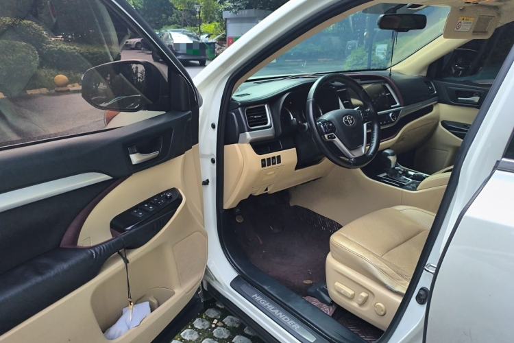 Used Toyota Highlander 2015 2.0T Two-Wheel Drive Luxury Edition 7 Seats Driver Seat