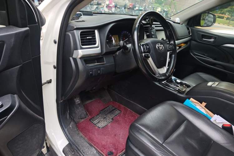 Used Toyota Highlander 2015 2.0T Two-Wheel Drive Luxury Edition 7 Seats Driver Seat