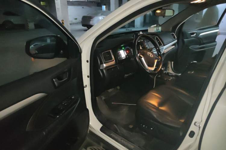 Used Toyota Highlander 2015 2.0T Four-Wheel Drive Luxury Edition 7-Seater Driver Seat