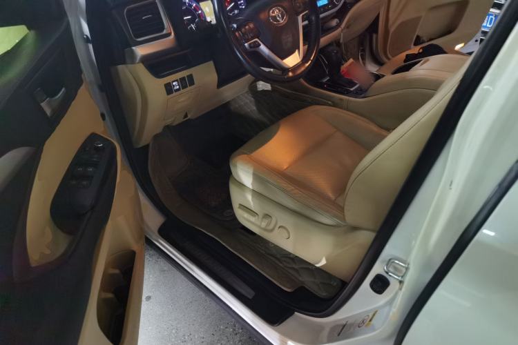 Used Toyota Highlander 2015 2.0T Four-Wheel Drive Luxury Edition 7-Seater Driver Seat