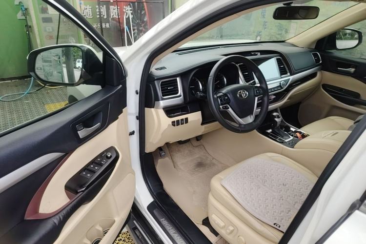Used Toyota Highlander 2015 2.0T Two-Wheel Drive Luxury Edition 7 Seats Driver Seat