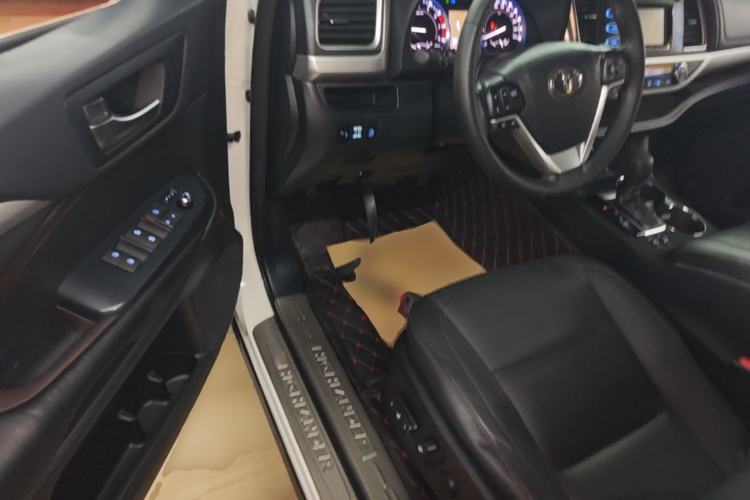 Used Toyota Highlander 2015 2.0T Four-Wheel Drive Luxury Edition 7-Seater Driver Seat
