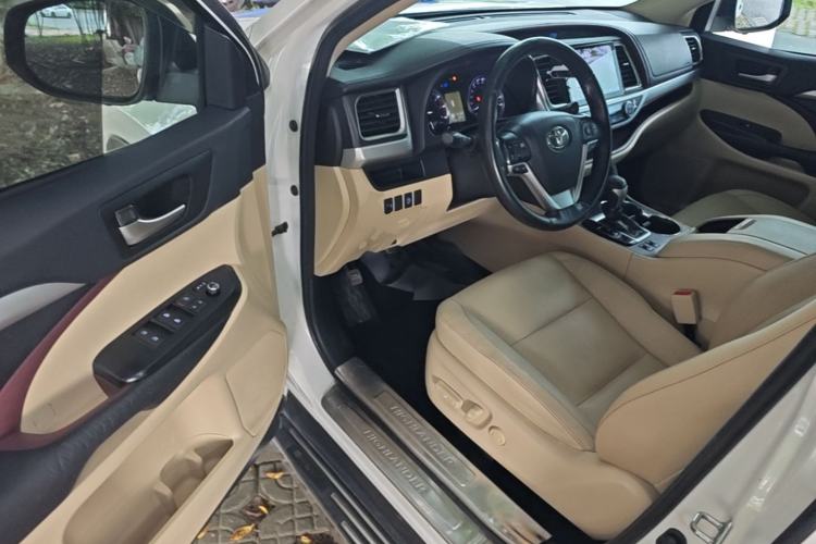 Used Toyota Highlander 2015 2.0T Four-Wheel Drive Luxury Edition 7-Seater Driver Seat