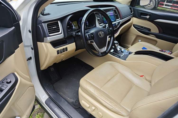 Used Toyota Highlander 2015 2.0T Four-Wheel Drive Luxury Edition 7-Seater Driver Seat