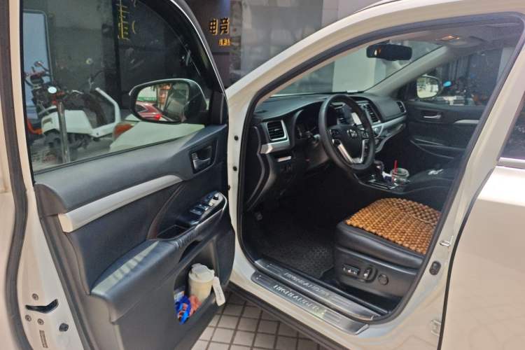 Used Toyota Highlander 2015 2.0T Four-Wheel Drive Luxury Edition 7-Seater Driver Seat