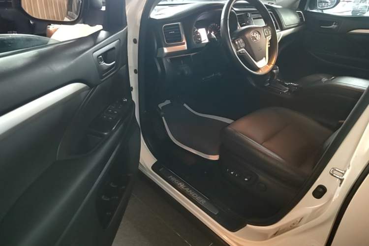 Used Toyota Highlander 2015 2.0T Four-Wheel Drive Luxury Edition 7-Seater Driver Seat