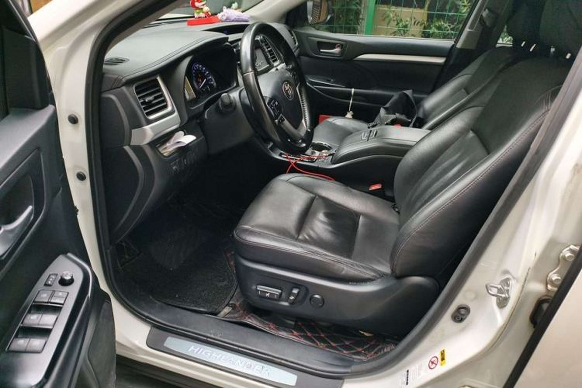 Used Toyota Highlander 2015 2.0T Four-Wheel Drive Luxury Edition 7-Seater Driver Seat