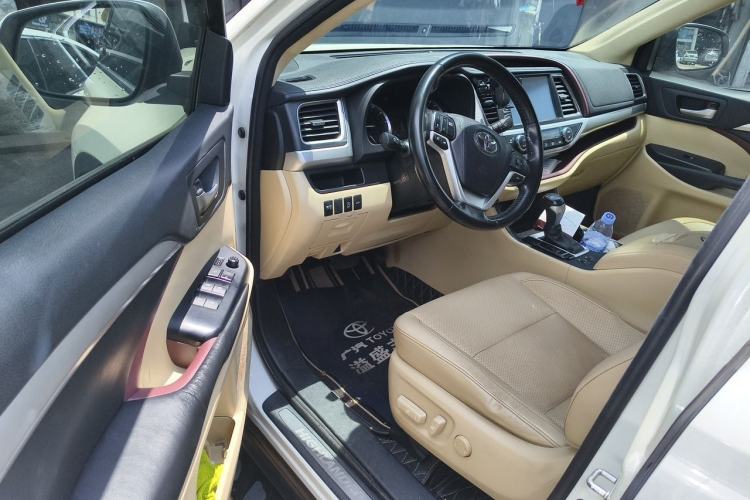 Used Toyota Highlander 2015 2.0T Two-Wheel Drive Luxury Edition 7 Seats Driver Seat