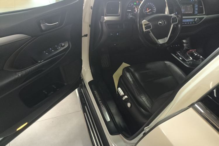 Used Toyota Highlander 2015 2.0T Four-Wheel Drive Luxury Edition 7-Seater Driver Seat