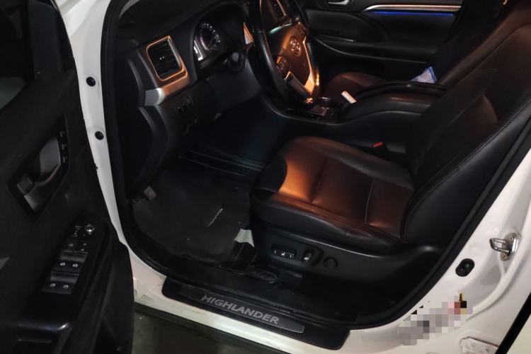 Used Toyota Highlander 2015 2.0T Four-Wheel Drive Ultimate Edition 7-Seater Driver Seat