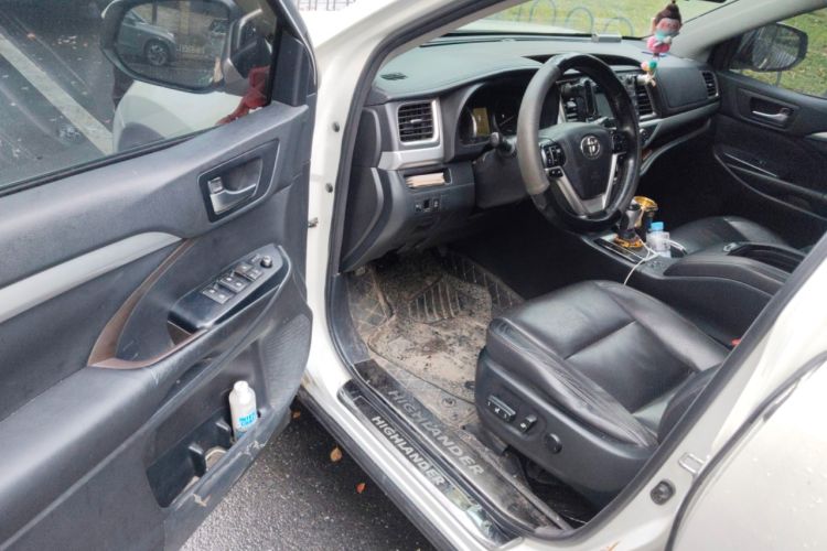 Used Toyota Highlander 2015 2.0T Four-Wheel Drive Luxury Navigation Version with 7 Seats Driver Seat