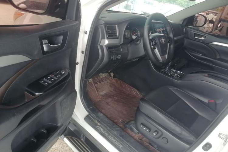 Used Toyota Highlander 2015 2.0T Two-Wheel Drive Luxury Edition 7 Seats Driver Seat