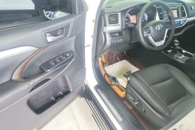 Used Toyota Highlander 2015 2.0T Four-Wheel Drive Luxury Edition 7-Seater Driver Seat