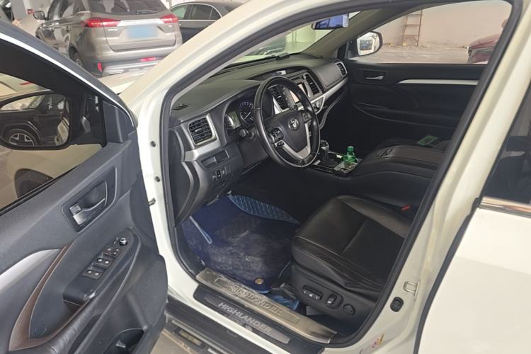 Used Toyota Highlander 2015 2.0T Two-Wheel Drive Luxury Edition 7 Seats Driver Seat