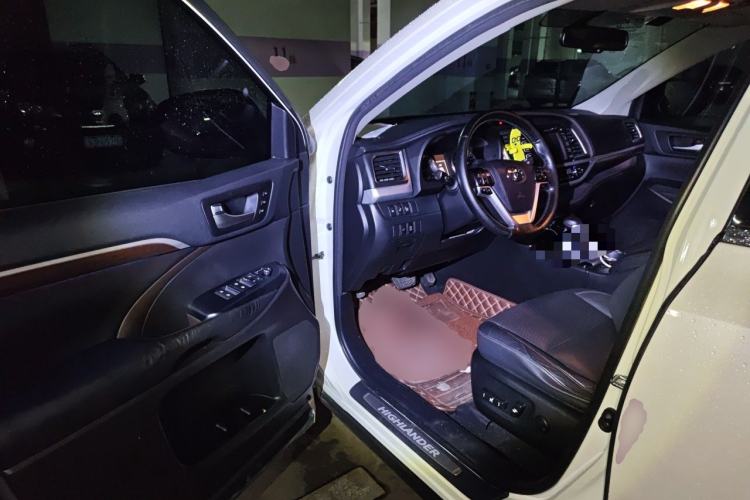 Used Toyota Highlander 2015 2.0T Four-Wheel Drive Ultimate Edition 7-Seater Driver Seat
