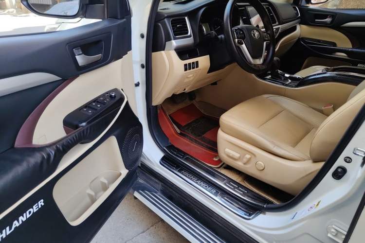 Used Toyota Highlander 2015 2.0T Four-Wheel Drive Luxury Edition 7-Seater Driver Seat