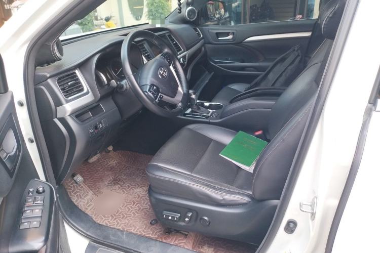 Used Toyota Highlander 2015 2.0T Two-Wheel Drive Luxury Edition 7 Seats Driver Seat