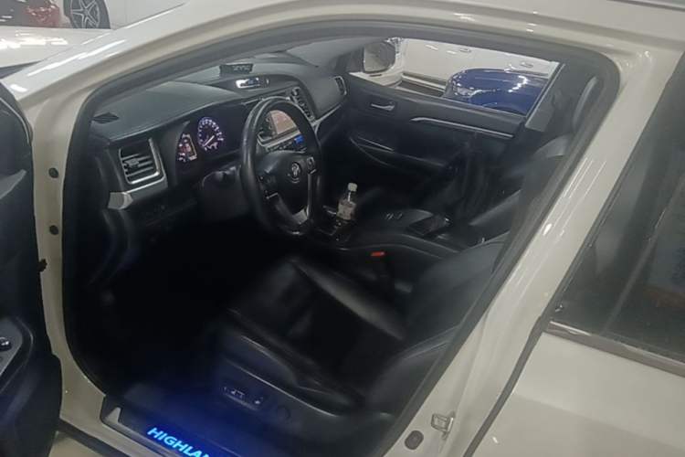Used Toyota Highlander 2015 2.0T Four-Wheel Drive Ultimate Edition 7-Seater Driver Seat