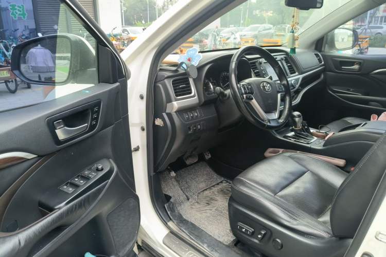 Used Toyota Highlander 2015 2.0T Four-Wheel Drive Ultimate Edition 7-Seater Driver Seat