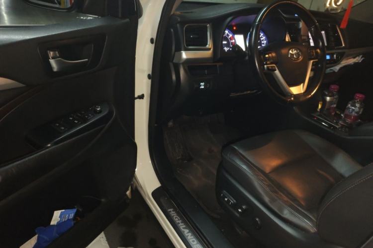 Used Toyota Highlander 2015 2.0T Two-Wheel Drive Luxury Edition 7 Seats Driver Seat