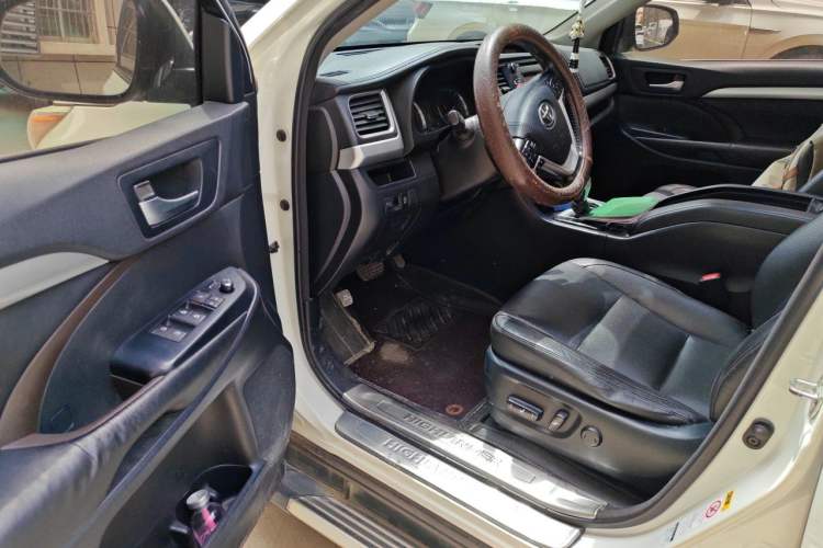 Used Toyota Highlander 2015 2.0T Four-Wheel Drive Luxury Edition 7-Seater Driver Seat