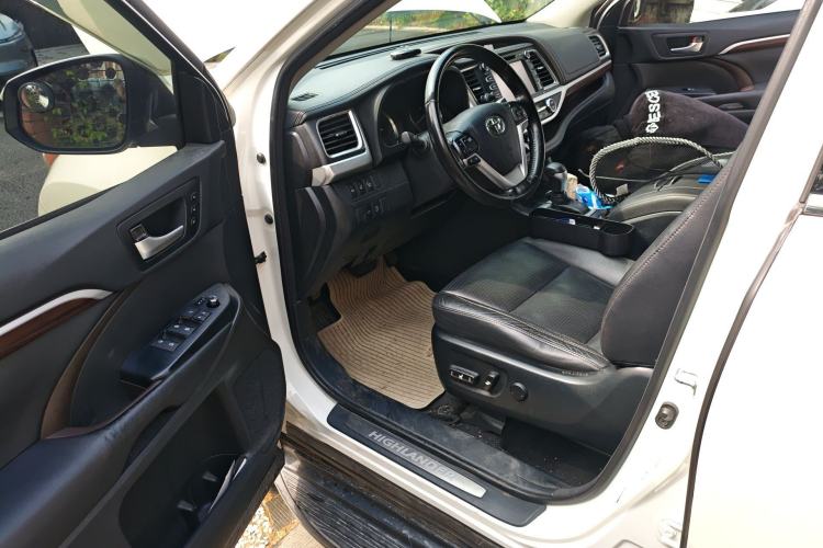 Used Toyota Highlander 2015 2.0T Four-Wheel Drive Ultimate Edition 7-Seater Driver Seat