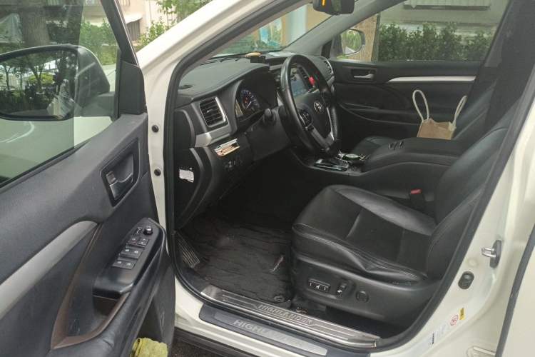 Used Toyota Highlander 2015 2.0T Four-Wheel Drive Luxury Edition 7-Seater Driver Seat
