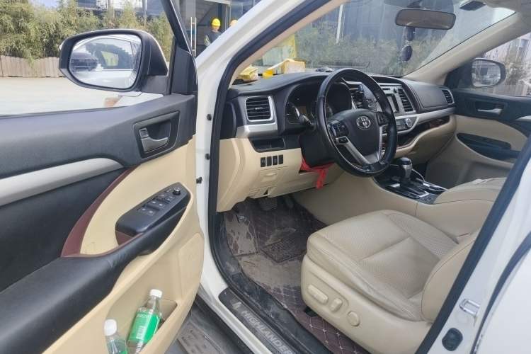 Used Toyota Highlander 2015 2.0T Four-Wheel Drive Luxury Edition 7-Seater Driver Seat