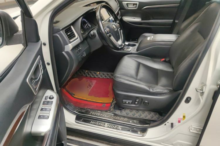 Used Toyota Highlander 2015 2.0T Four-Wheel Drive Ultimate Edition 7-Seater Driver Seat
