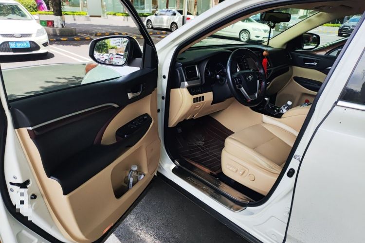 Used Toyota Highlander 2015 2.0T Four-Wheel Drive Ultimate Edition 7-Seater Driver Seat