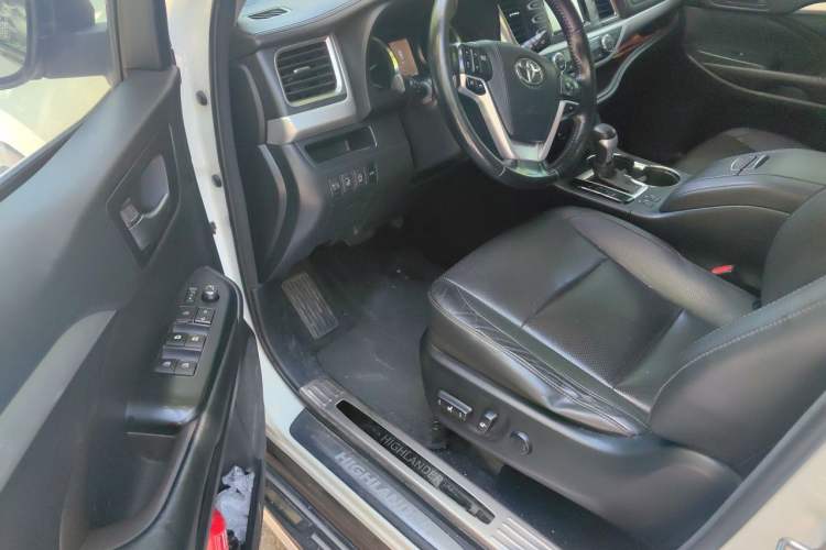 Used Toyota Highlander 2015 2.0T Four-Wheel Drive Luxury Edition 7-Seater Driver Seat