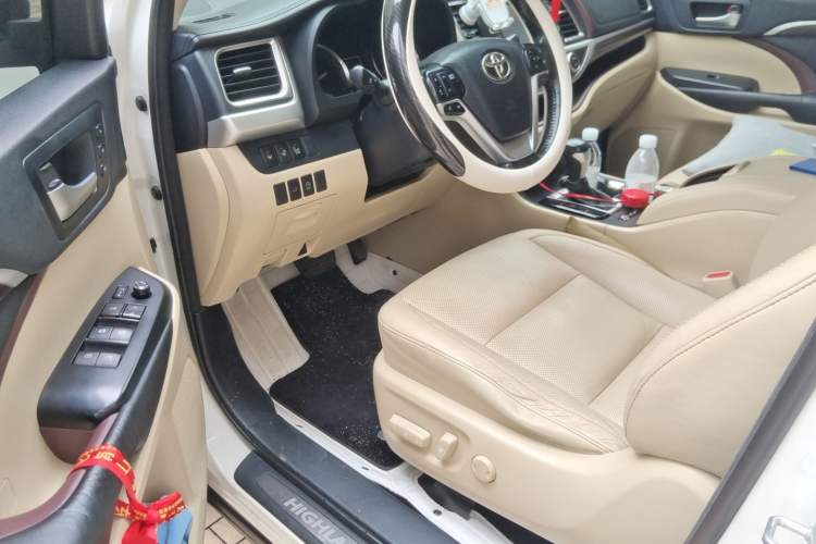 Used Toyota Highlander 2015 2.0T Four-Wheel Drive Ultimate Edition 7-Seater Driver Seat