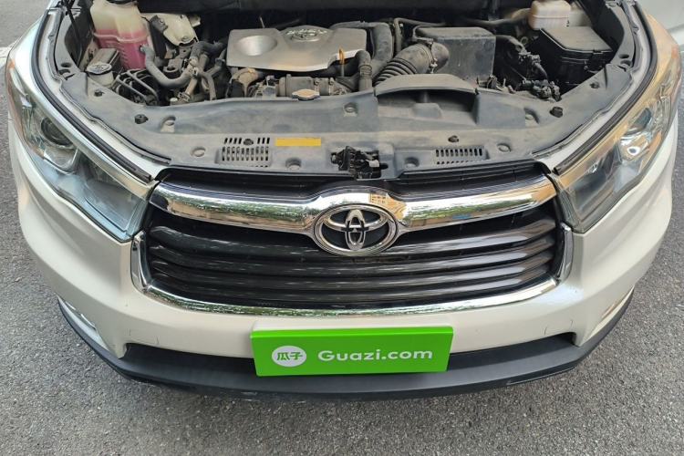 Used Toyota Highlander 2015 2.0T Four-Wheel Drive Luxury Navigation Version with 7 Seats Engine Bay