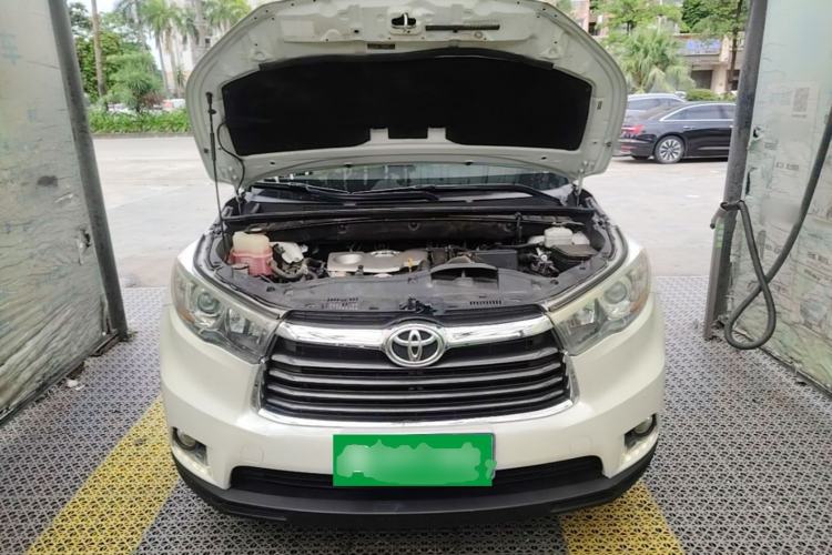 Used Toyota Highlander 2015 2.0T Two-Wheel Drive Luxury Edition 7 Seats Engine Bay